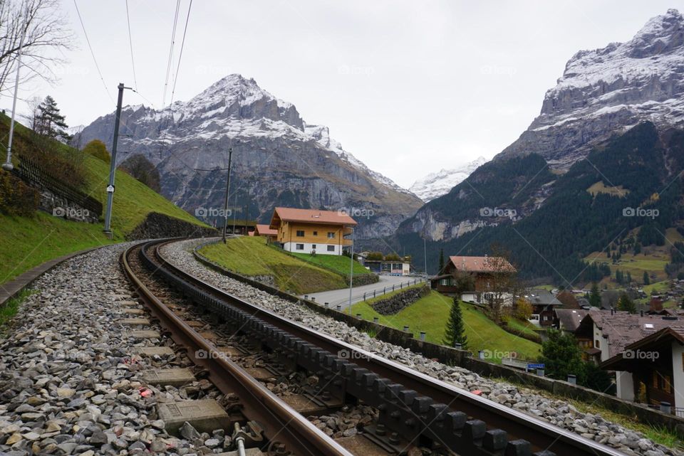 Train#material#mountains