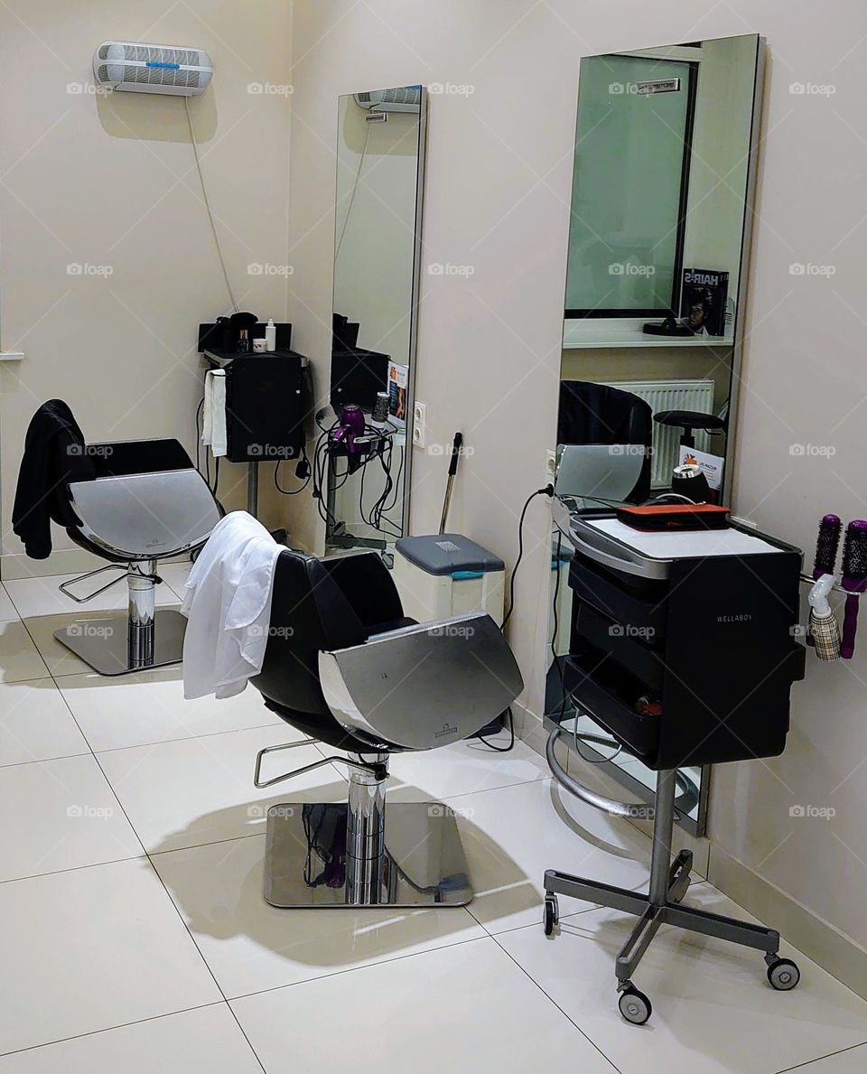 Place in a beauty salon💇‍♀️✂️💇‍♂️