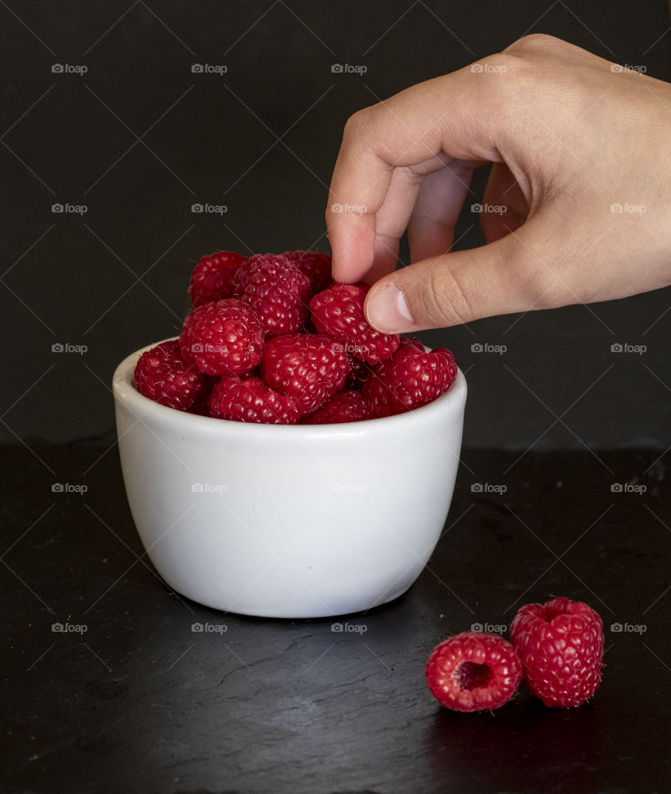 Raspberries in a bowl