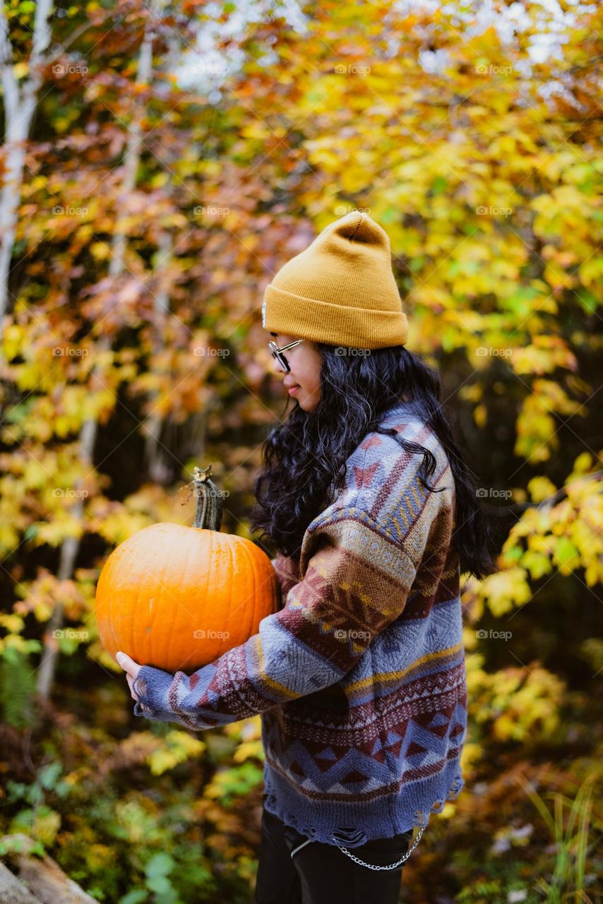 Autumn season is by far my favorite season of all time! The weather, the colors, they are just perfection.