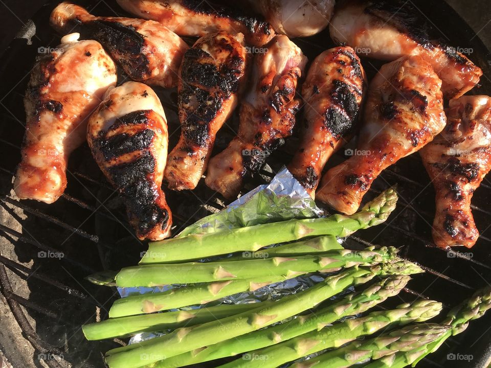Barbecuing chicken and asparagus 