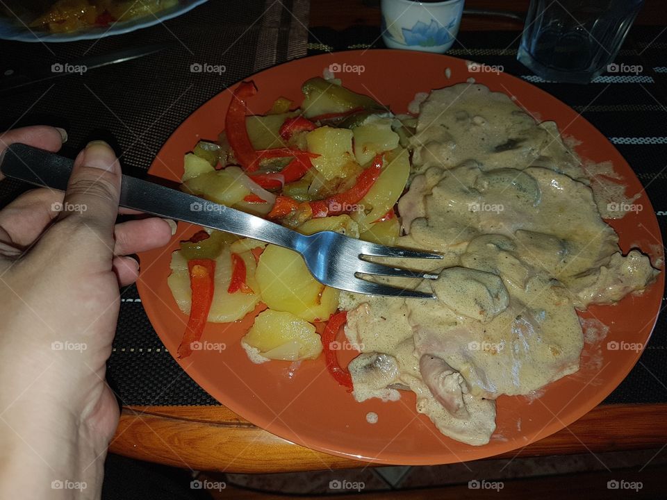 potatoes and steaks in sals