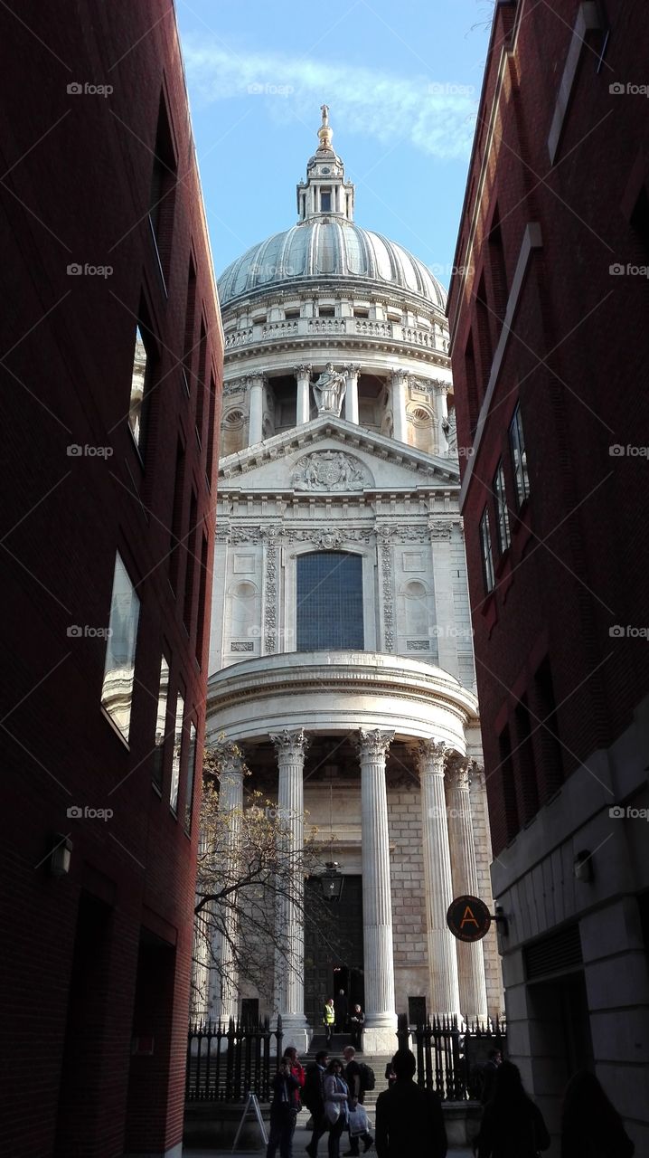 St Pauls Cathedral from narrow street
