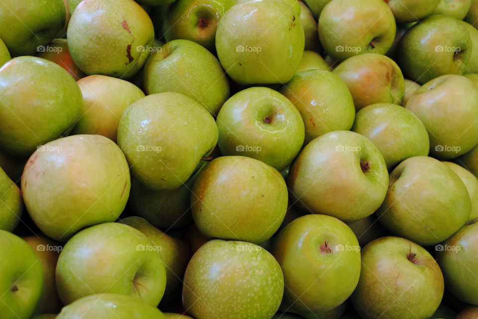 green fresh apples pile by mayakerem