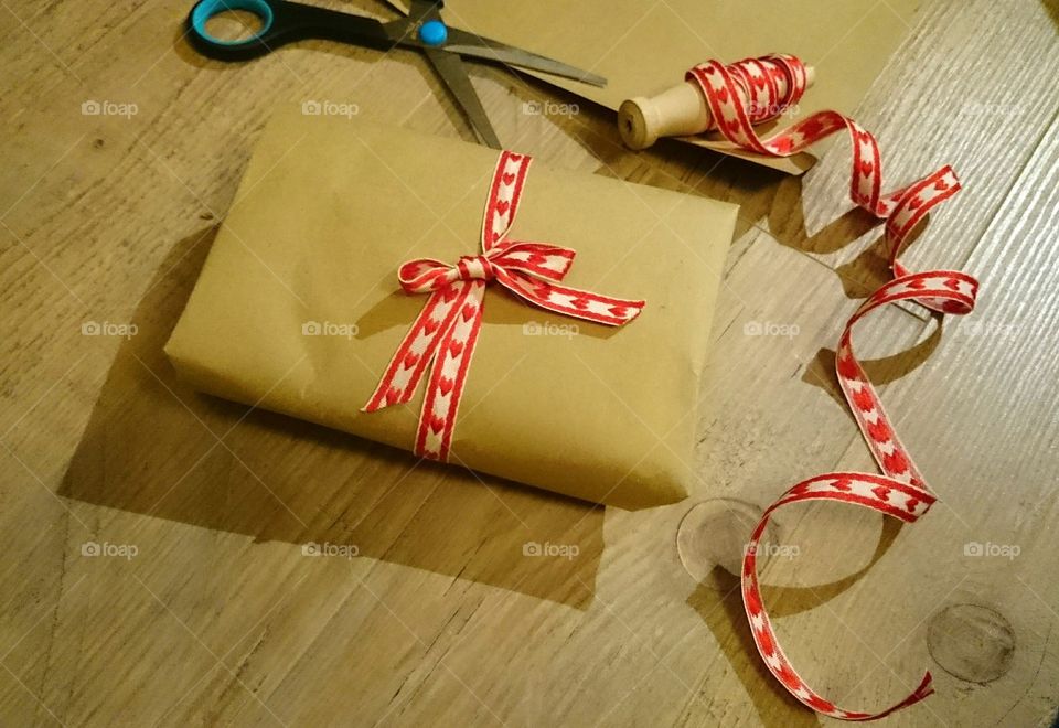 Wrapping gifts 