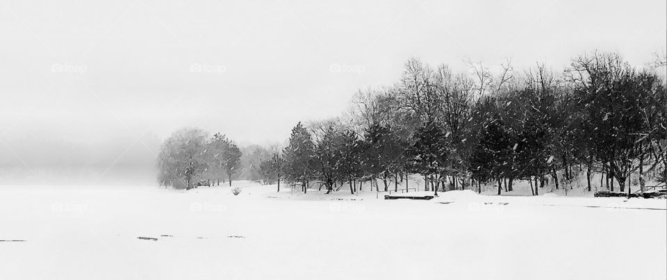 Delaware lake in winter