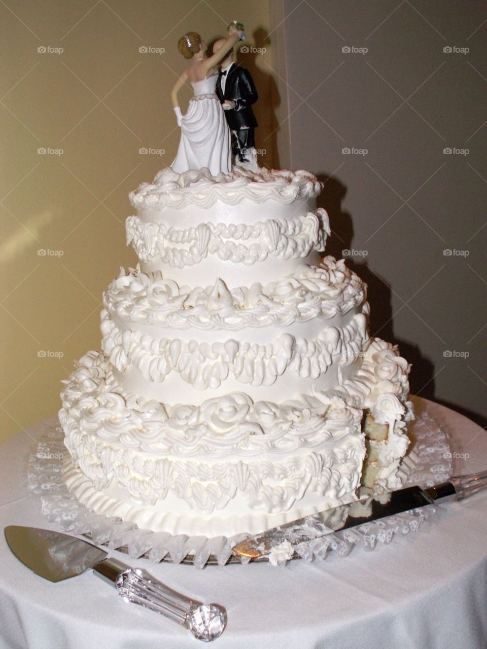 Wedding cake. Romantically delicious!