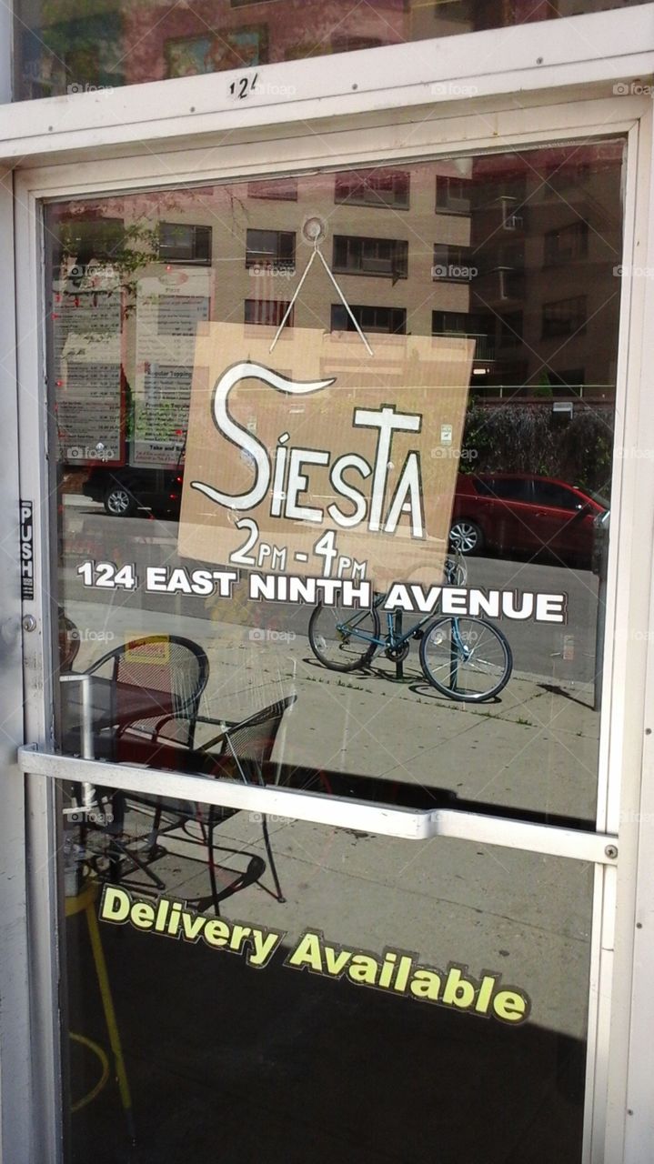 Siesta 2 to 4. went to grab a slice, no one there?