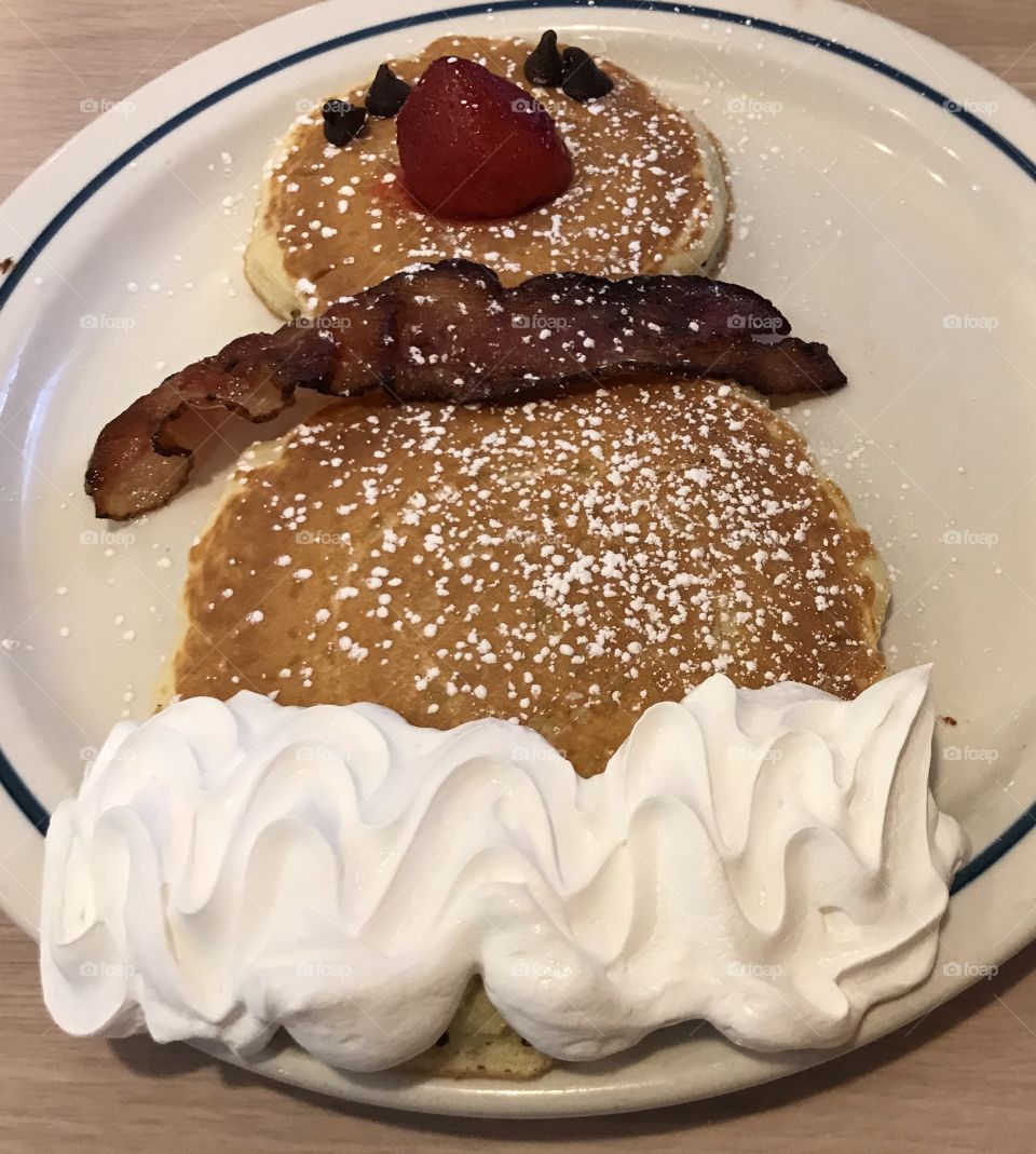 Snowman pancakes 