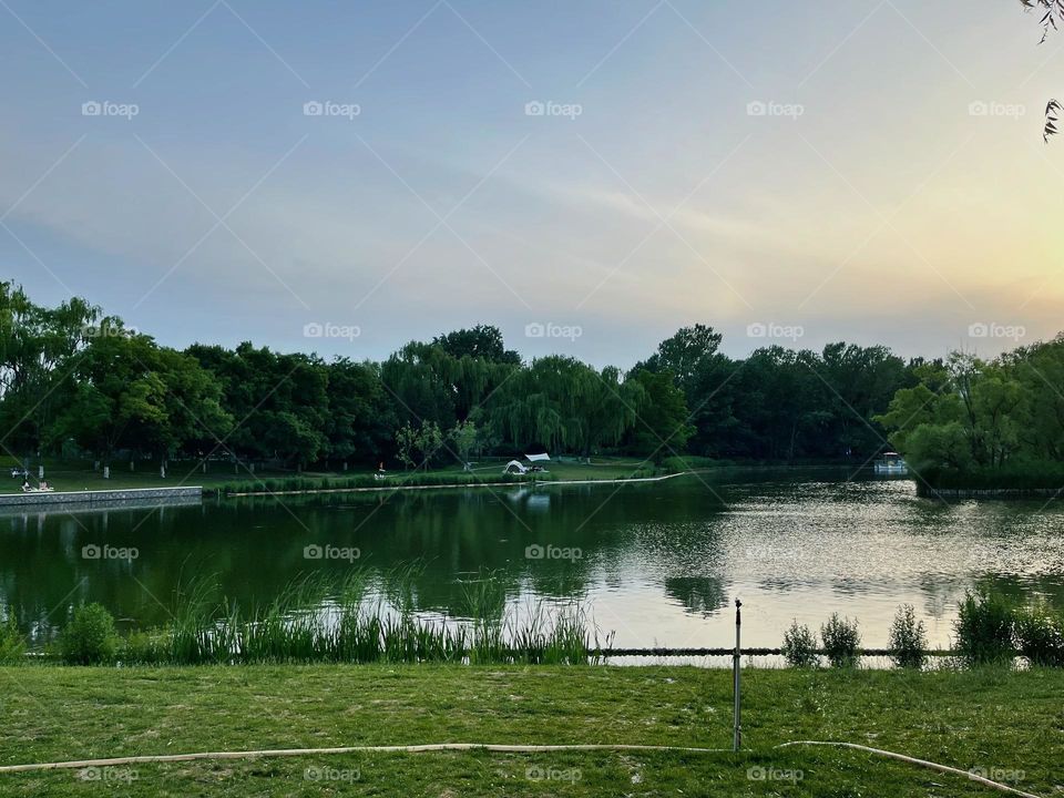 A sunset light jump into the lake