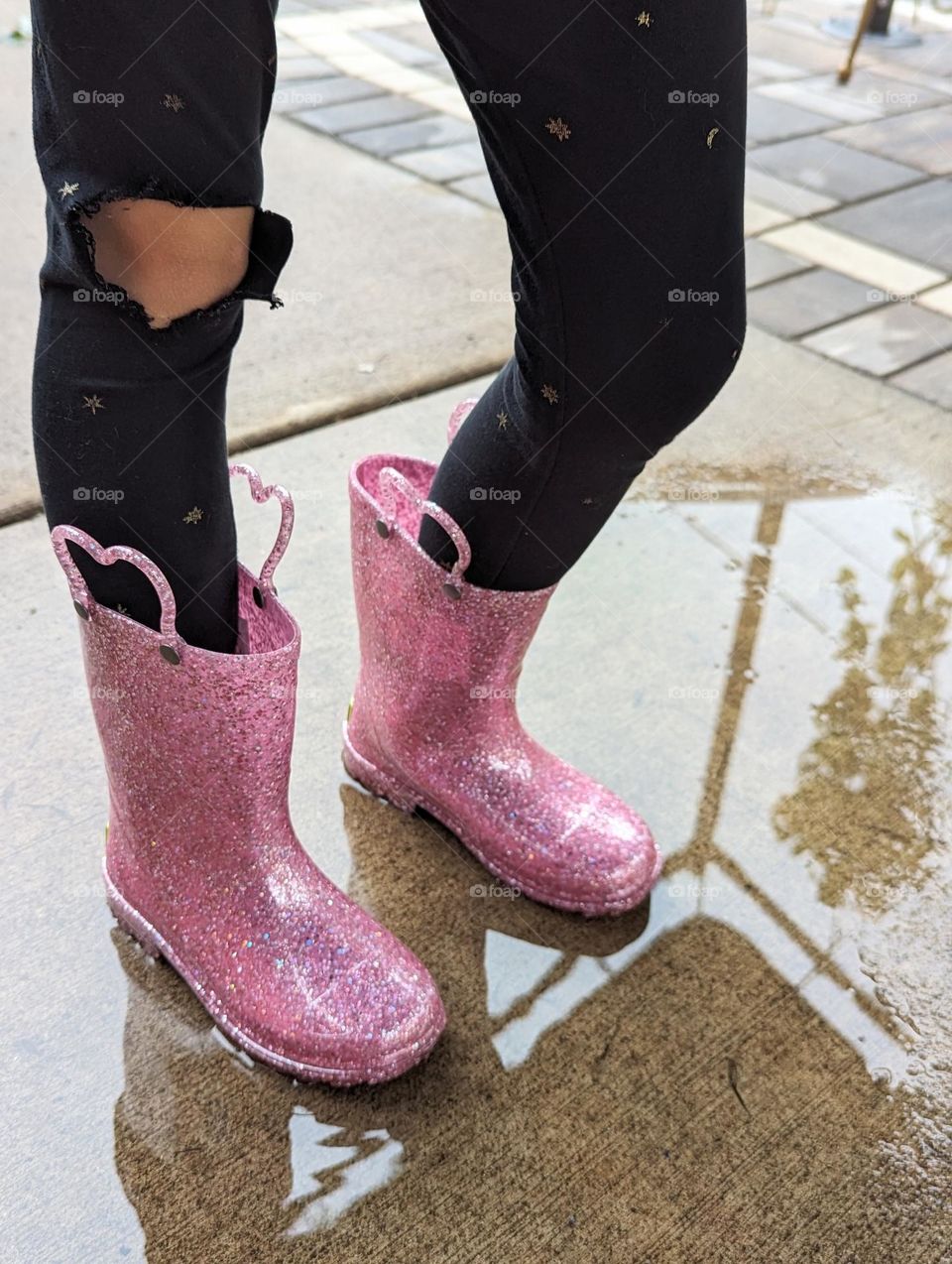 bright sparkly pink rain boots with heart handles, pink rubber boots, wellies, barbie pink boots