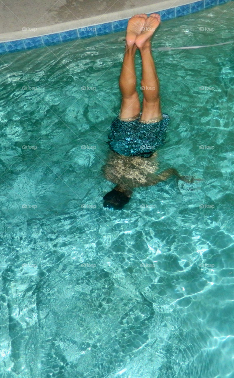 Early Summer Swim! Handstand! Balancing act in the pool! 