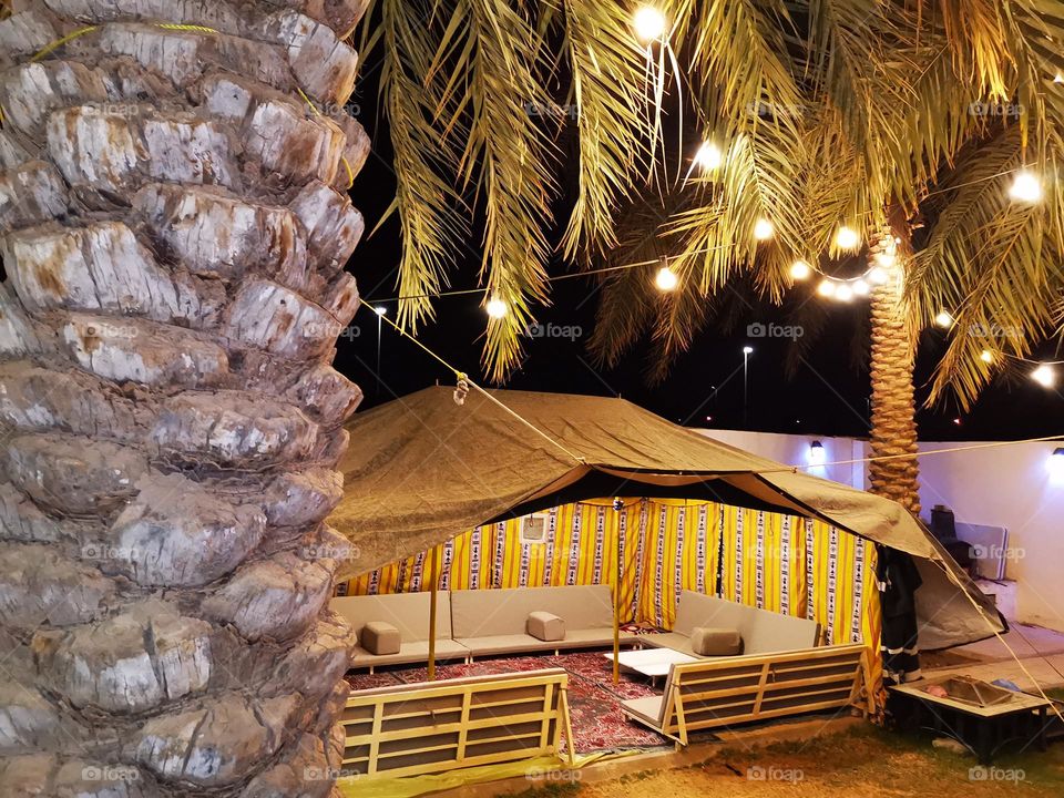 Setting up tents entered the farms to prevent sunlight and rain and sit outdoors beautifully