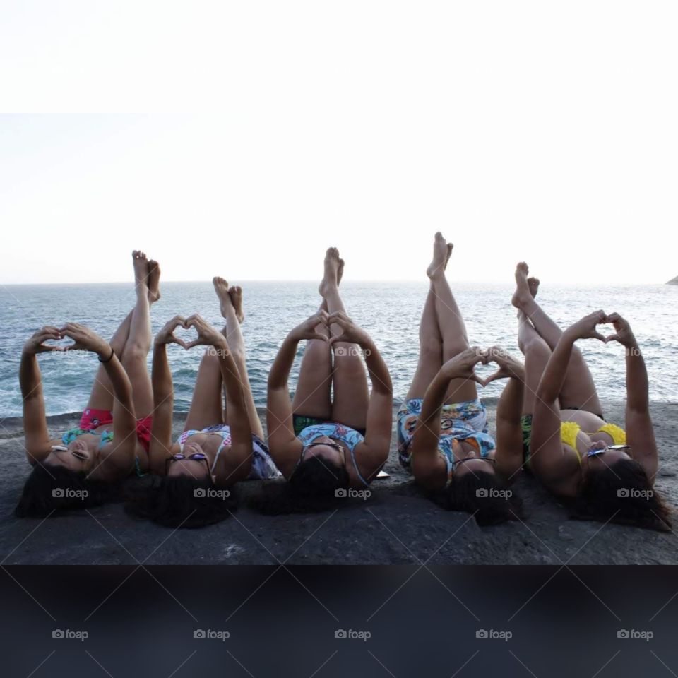 somos é verso e poesia, melodia e armonia, desejo e companhia, sorriso e alegria. amor de irmãs!