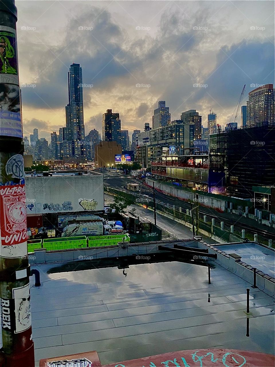This twilight time metropolitan impression comes to us from the staircase of the „Pulaski Bridge“ at „Newtown Creek“ in LIC, Queens descending onto the LIC side. 2023. Hypnotic Productions