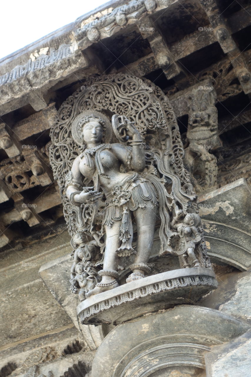 Belur Chennakeshava temple Apsara