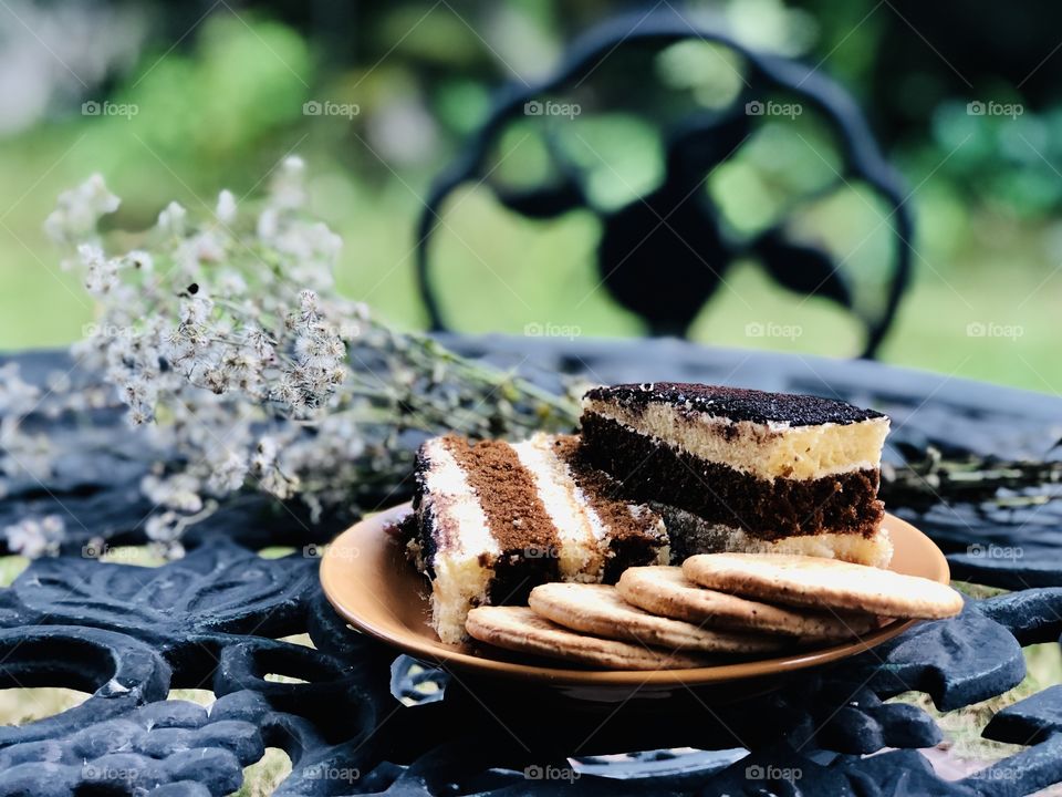 Chocolate and Vanilla cake 