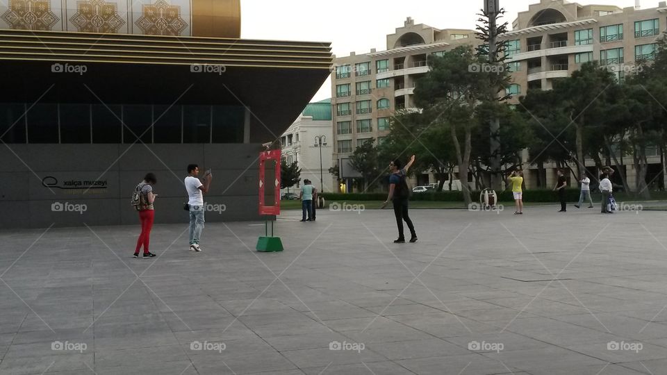 photo session in front of the carpet museum