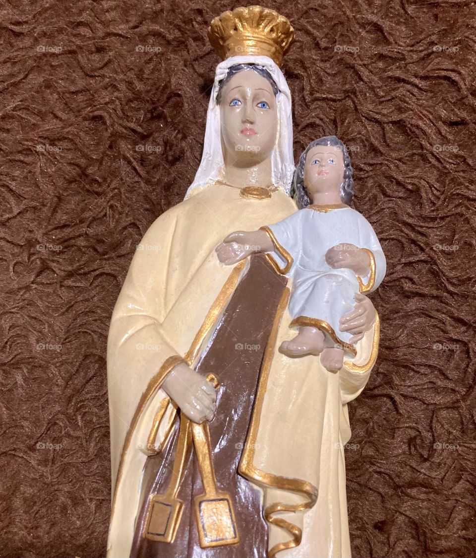 🙏 🇪🇸 Oh Maria, ruega por nosotros que recurrimos a ti.  Amén.  🇧🇷 Ó Maria, Nossa Senhora, rogai por nós que recorremos a vós. Amém. / 🇺🇸 O Mary, pray for us that we turn to you.  Amen. / 🇮🇹 O Madonn a, prega per noi che ci rivolgiamo a te. Amen. 
