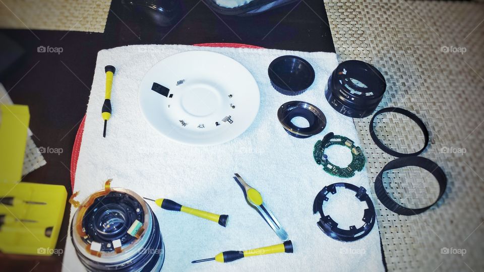 Taking Apart a Zoom lens. fixing a Canon lens