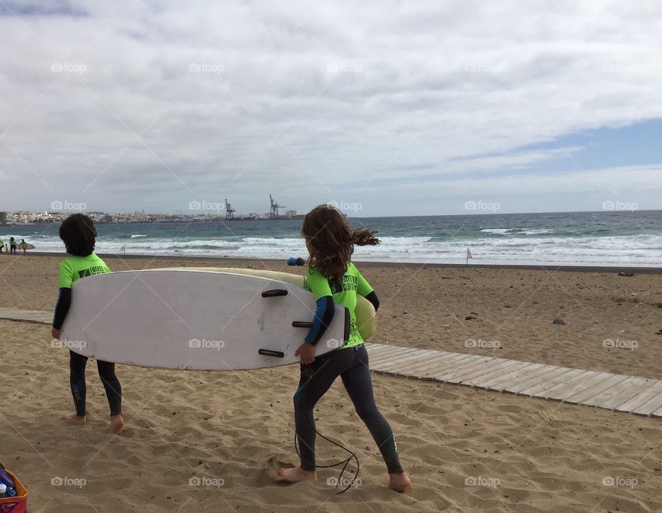 Surfing siblings 