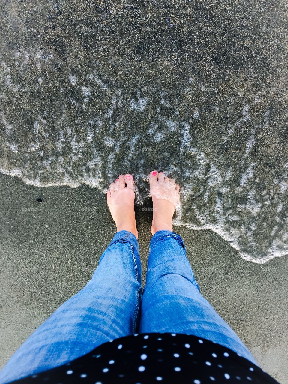 Toes in water 