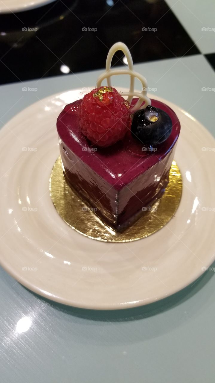 Yummy berry cake!