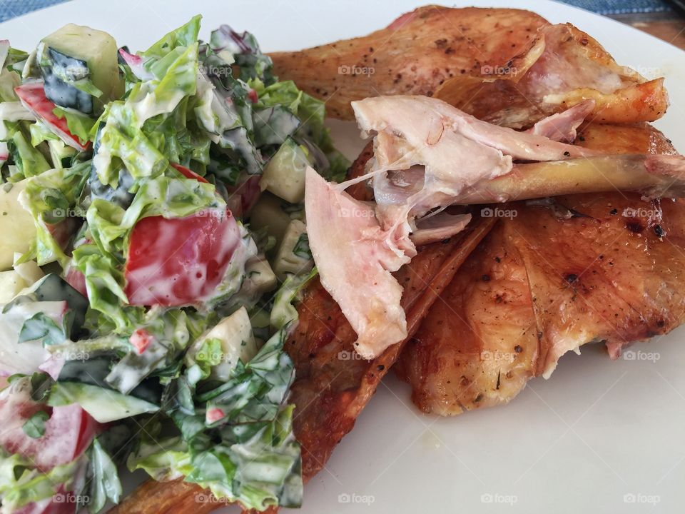 Grillad chicken with salad