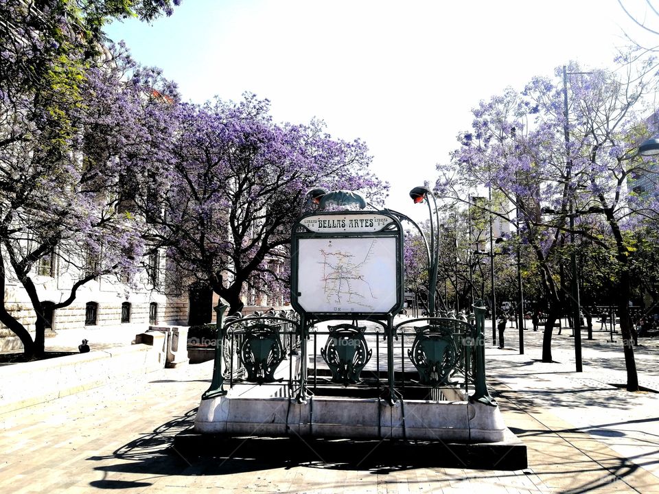 Entrada del metro Bellas Artes Ciudad de México.