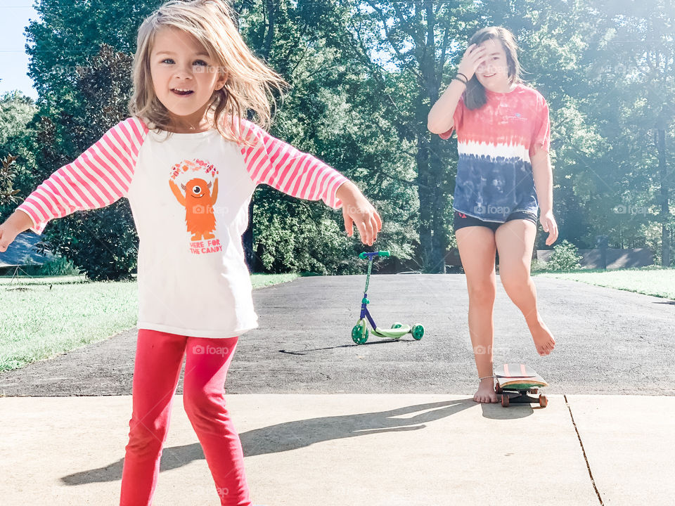 Skating girls 