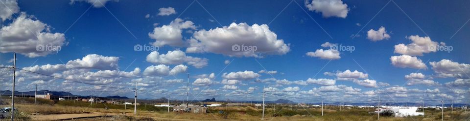 panorámica do céu com várias nuvens