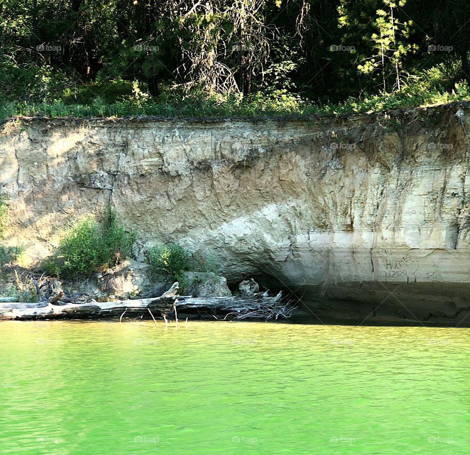 Lake Roosevelt cliffs