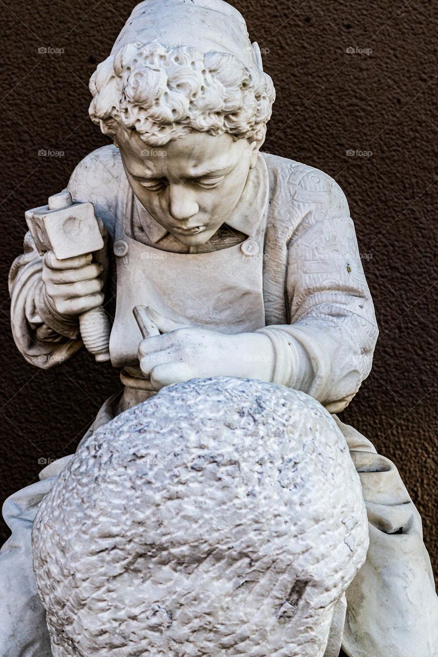 statue on the country club plaza