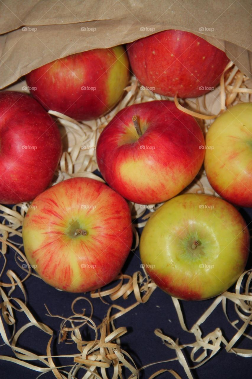 ripe juicy red apples