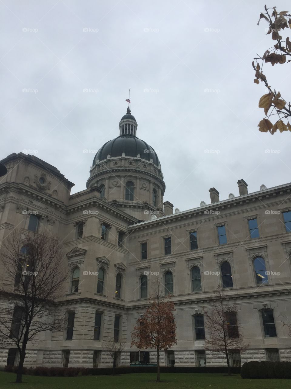 indianapolis capitol in late fall