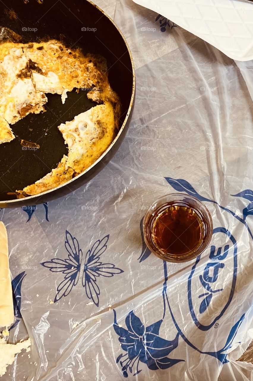 A simple and light dinner with my sister, eggs, tea and jam