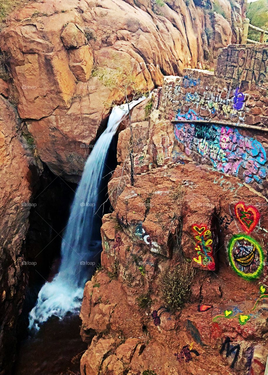 Graffiti falls 