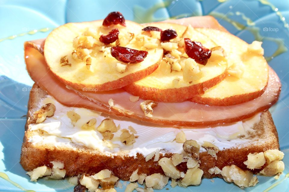 Ham &amp; cream cheese with thin sliced apples, walnuts, cranberries, and a drizzle of honey 🍯