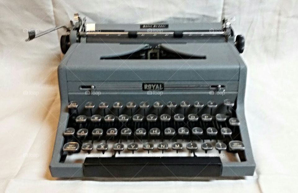 Royal Quiet De Luxe Typewriter