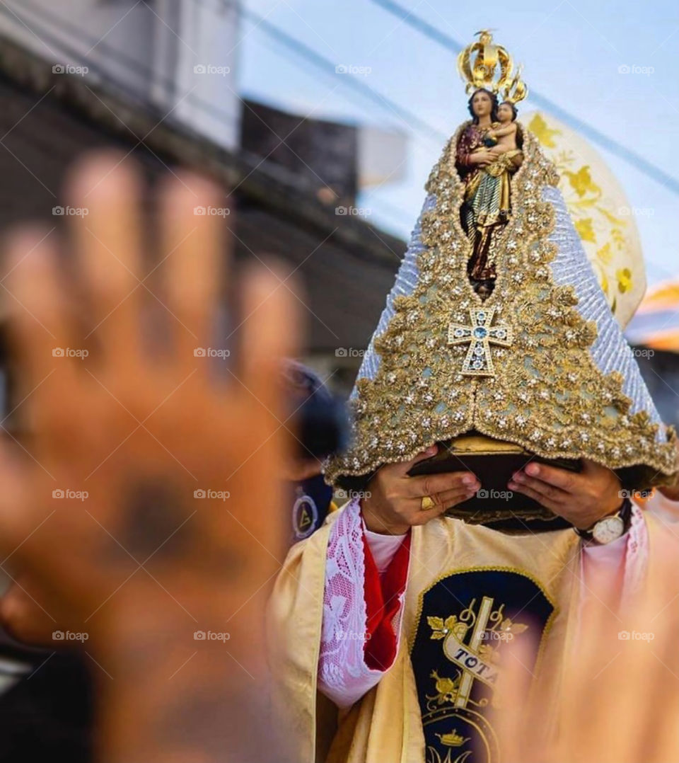 🙏 🇪🇸 Oh Maria, ruega por nosotros que recurrimos a ti.  Amén.  🇧🇷 Ó Maria, Nossa Senhora, rogai por nós que recorremos a vós. Amém. / 🇺🇸 O Mary, pray for us that we turn to you.  Amen. / 🇮🇹 O Madonna, prega per noi che ci rivolgiamo a te. Amen. 
