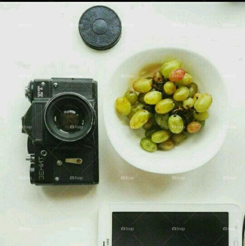 câmera and grapes