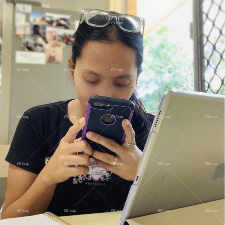 “People think that a person with their phones they are playing games will in fact they are busy with paper works”~S.Gibson