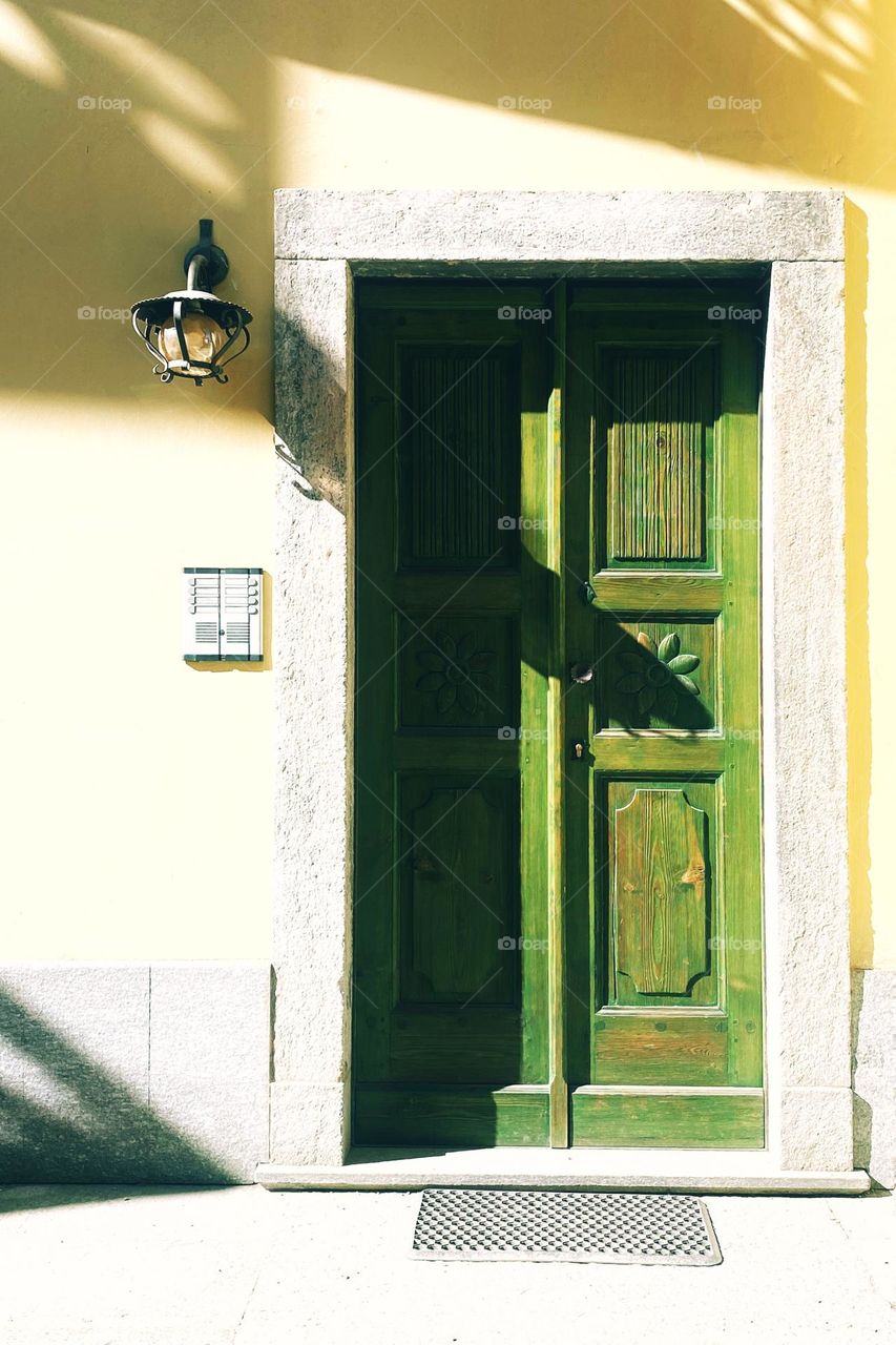 Green door