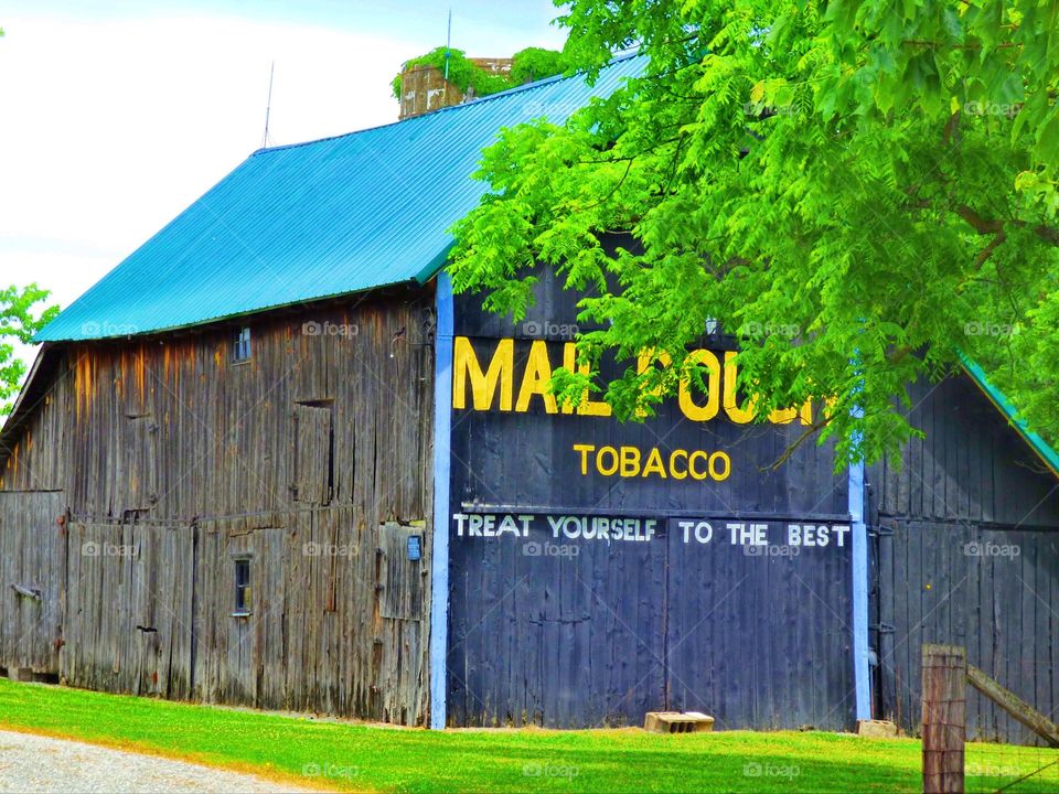 Cool old mail pouch barn