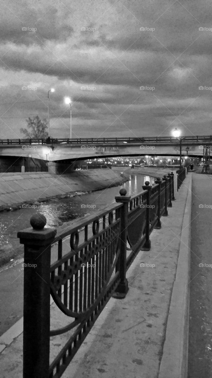 вид на мост с набережной