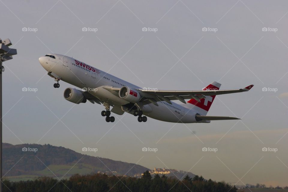 SWISS INTERNATIONAL AIRLINES AIRBUS A330-200 ZRH