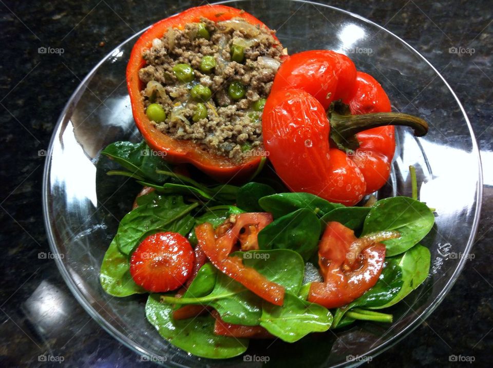Stuffed bell pepper with spinach salad