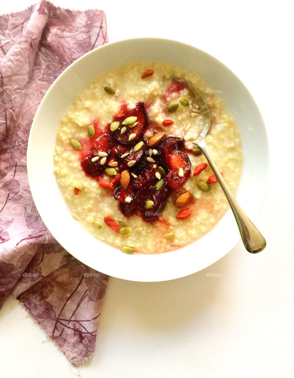 Porridge oats with stewed plums 