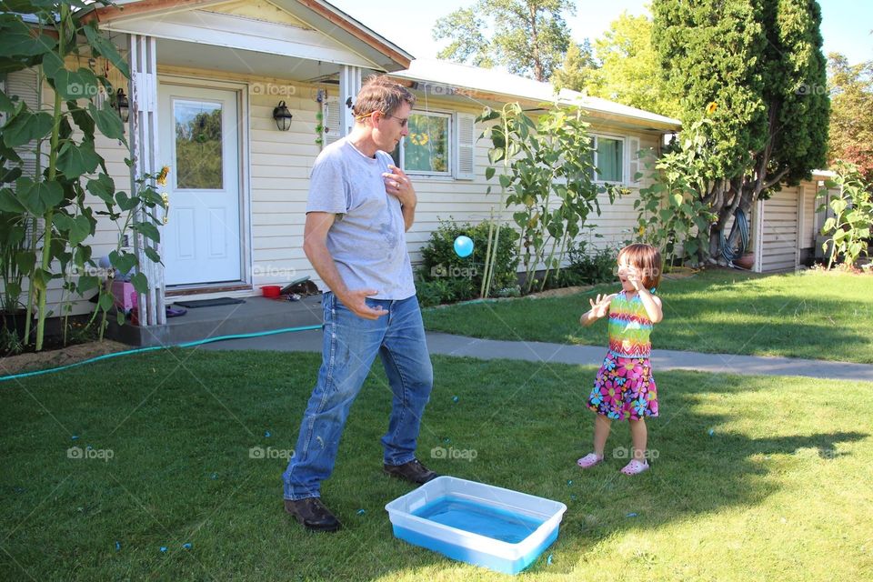 Playing balloon popping