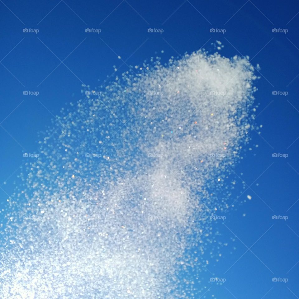 Although the photo is not very clear, how beautifully the snow crystals sparkle in the sunlight ❄️✨📷🤍🌨️